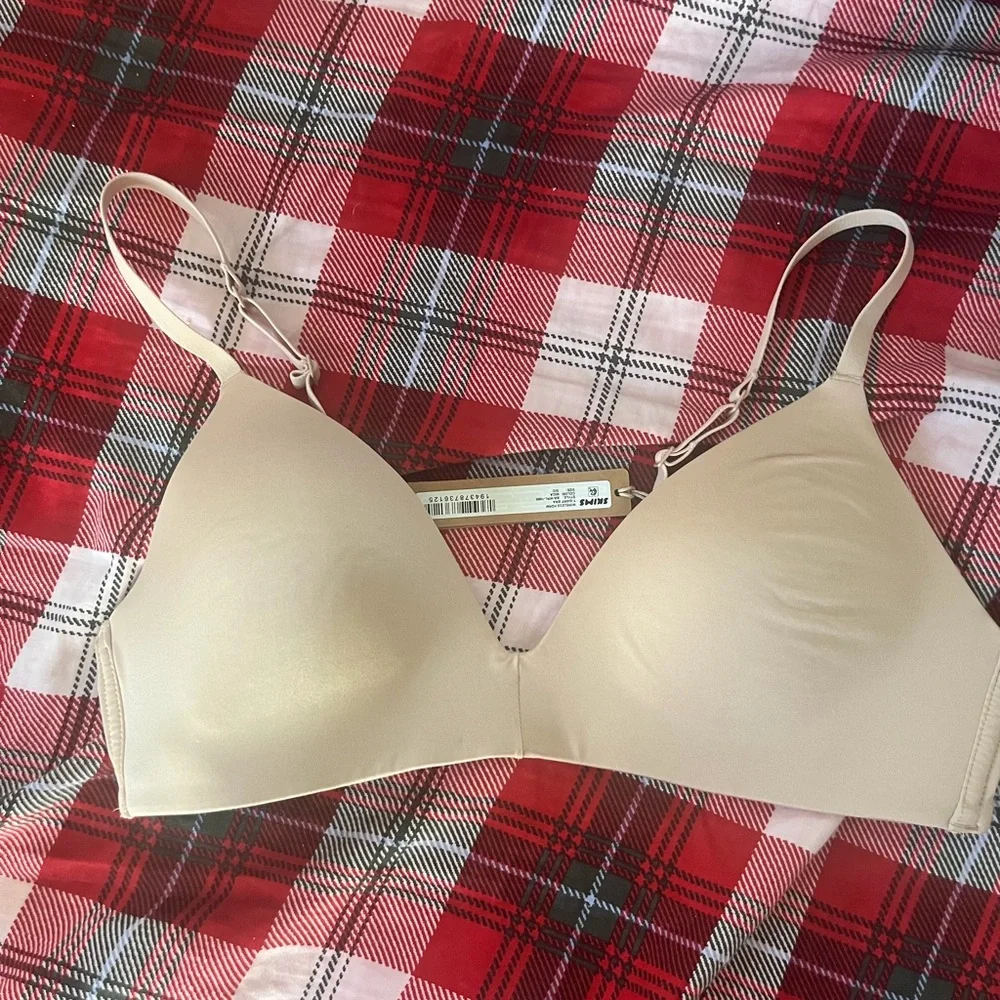 SKIMS Wireless Bra NWT 32C color mica - Picture 2 of 4